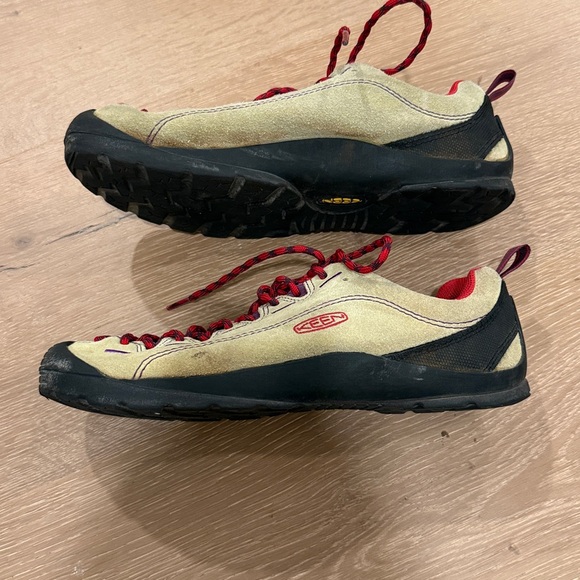 Keen Beige-green and Red Jasper Sneakers with Purple Accents - Picture 6 of 7